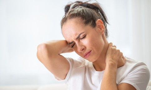 Đau mạn tính trầm trọng hơn khi thời tiết lạnh, ứng phó thế nào?