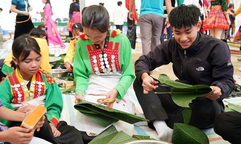 Học sinh d&#226;n tộc ở Nậm Nh&#249;n đ&#243;n Xu&#226;n sớm với &#39;Tết ấm v&#249;ng cao&#39;