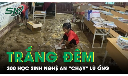 300 học sinh ở Nghệ An trắng đ&#234;m &#39;chạy&#39; lũ ống, kh&#243;c nghẹn khi thấy s&#225;ch sở v&#249;i s&#226;u dưới b&#249;n đất