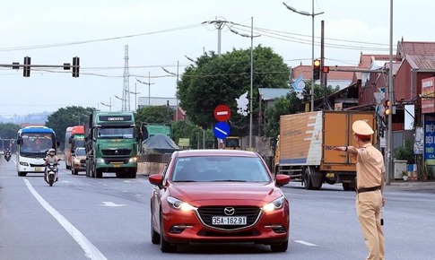 Gia tăng tai nạn do sử dụng thiết bị nghe, nh&#236;n khi tham gia giao th&#244;ng