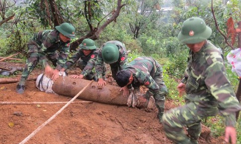 Tăng chế độ bồi dưỡng của người r&#224; ph&#225; bom m&#236;n l&#234;n 350.000 đồng/ng&#224;y