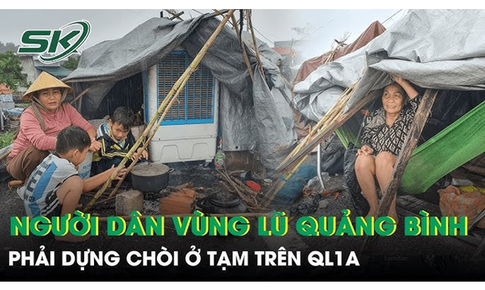 Nh&#224; bị nhấn ch&#236;m trong &#39;biển nước&#39;, người d&#226;n Quảng B&#236;nh phải dựng ch&#242;i ở tạm tr&#234;n QL1A 