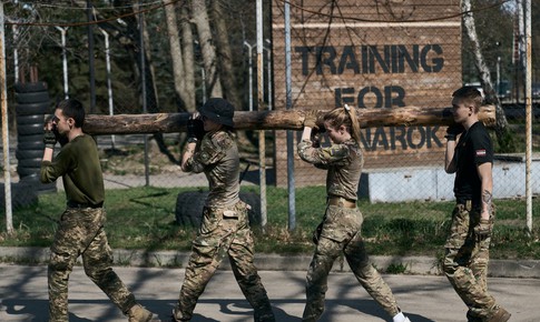 Khủng hoảng tuyển qu&#226;n ở Ukraine: Tham nhũng, bạo lực v&#224; tuyệt vọng