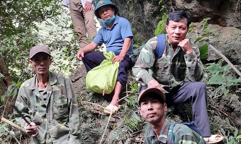 Những người tự nguyện b&#225;m rừng bảo vệ lo&#224;i linh trưởng qu&#253; hiếm nằm trong S&#225;ch đỏ