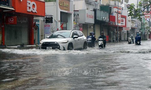 Mưa lớn g&#226;y nhiều thiệt hại tại c&#225;c địa phương khu vực miền Trung