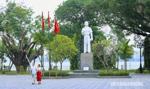 Vườn hoa L&#253; Tự Trọng &#39;thay &#225;o mới&#39; h&#250;t kh&#225;ch tham quan