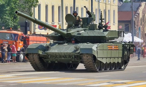 Xe tăng T-90M của Nga c&#243; lớp gi&#225;p bảo vệ bằng gạch x&#226;y dựng