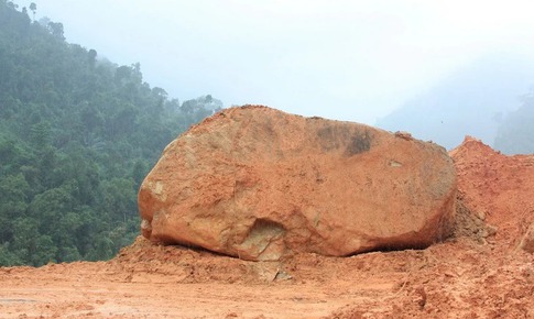 Kh&#225;nh H&#242;a: Khắc phục c&#225;c điểm sạt lở tại đ&#232;o Kh&#225;nh L&#234; để th&#244;ng xe một l&#224;n