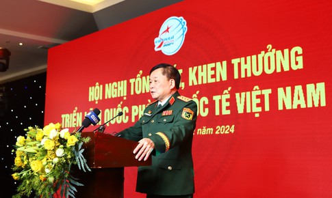 Triển l&#227;m Quốc ph&#242;ng Quốc tế Việt Nam 2024: Gian trưng b&#224;y vũ kh&#237; &#39;h&#250;t&#39; lượng lớn kh&#225;ch tham quan, trải nghiệm