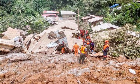 Số nạn nh&#226;n tử vong trong thảm họa lở đất Philipines l&#234;n tới 92 người