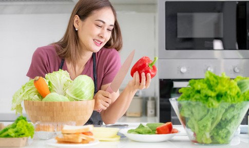 Chuy&#234;n gia dinh dưỡng chỉ c&#225;ch tối ưu h&#243;a chế độ ăn uống thời kỳ m&#227;n kinh