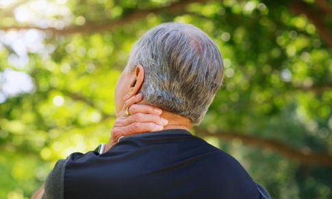 Điều trị đau cho người gi&#224; v&#224; những lưu &#253; khi d&#249;ng thuốc