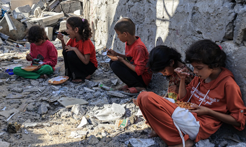 Thiếu lương thực, trẻ em tại Gaza đ&#243;i ăn trầm trọng