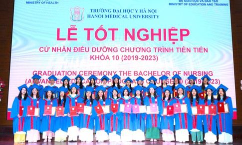 Trường Đại học Y H&#224; Nội trao bằng tốt nghiệp cho cử nh&#226;n Điều dưỡng chương tr&#236;nh ti&#234;n tiến Kh&#243;a 10