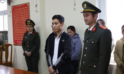 Chi&#234;u tr&#242; của gi&#225;m đốc tổ chức đưa 30 người trốn đi nước ngo&#224;i