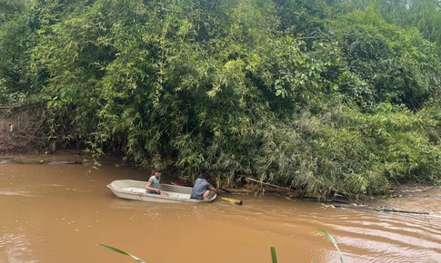 Rủ nhau ra s&#244;ng chơi, hai anh em ruột bị đuối nước