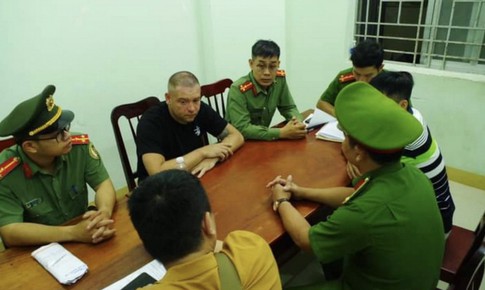 Bắt một người nước ngo&#224;i bị Interpol truy n&#227; về tội giết người