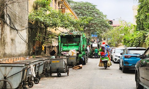 Ga tập kết r&#225;c bủa v&#226;y trường học v&#224; h&#224;ng trăm hộ d&#226;n