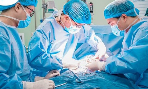 Ghép thận thành công hồi sinh cuộc đời cho bé gái 9 tuổi suy thận mạn giai đoạn cuối