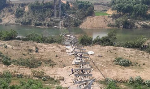 Sập cầu treo ở huyện miền n&#250;i Nghệ An
