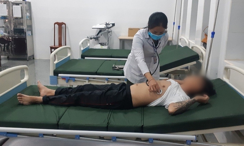 Ng&#224;y 8/3 đặc biệt của nữ b&#225;c sĩ ng&#224;y đ&#234;m b&#234;n bệnh nh&#226;n nghiện ma t&#250;y