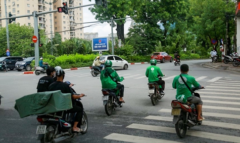 Xe bu&#253;t v&#224; xe c&#244;ng nghệ vi phạm giao th&#244;ng ở H&#224; Nội &#39;liệu hồn&#39;