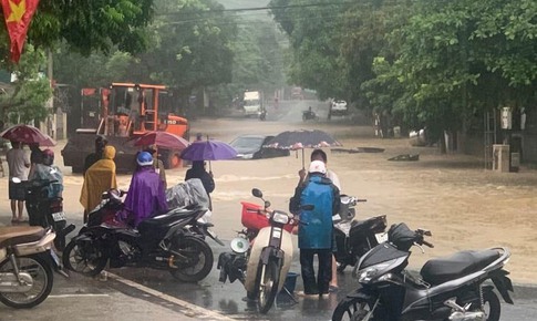 Chuy&#234;n gia l&#253; giải đợt mưa lớn kỷ lục ở nhiều địa phương