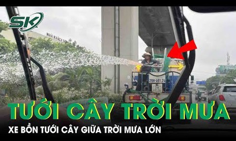 Xe bồn tưới c&#226;y giữa l&#250;c trời mưa lớn ở H&#224; Nội g&#226;y x&#244;n xao dư luận