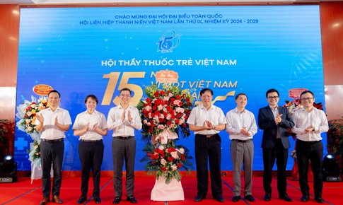 Thứ trưởng Bộ Y tế: Hội Thầy thuốc trẻ Việt Nam c&#243; nhiều đ&#243;ng g&#243;p trong chăm s&#243;c sức khỏe nh&#226;n d&#226;n
