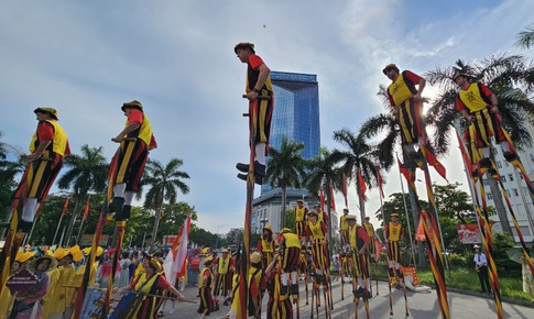 M&#227;n nh&#227;n với Lễ hội &#39;sắc m&#224;u đường phố&#39; ở Huế