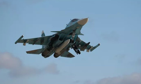 Su-34 Nga tấn c&#244;ng xe ngụy trang của Ukraine