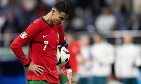 Ronaldo c&#243; thể bị UEFA điều tra v&#236; vi phạm kh&#243; tin