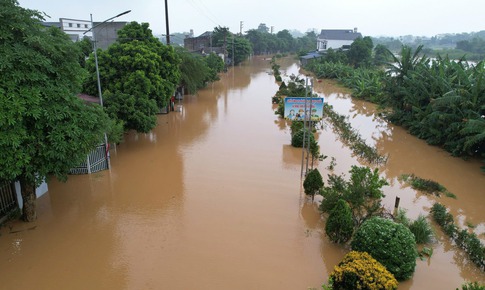 Triệu tấm l&#242;ng đến với đồng b&#224;o v&#249;ng lũ