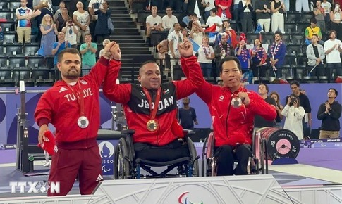 Thưởng n&#243;ng đ&#244; cử L&#234; Văn C&#244;ng gi&#224;nh Huy chương Đồng Paralympic