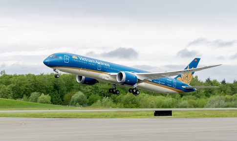 Sức khoẻ h&#224;nh kh&#225;ch nguy cấp, m&#225;y bay Vietnam Airlines đi H&#224; Nội hạ c&#225;nh Đ&#224; Nẵng