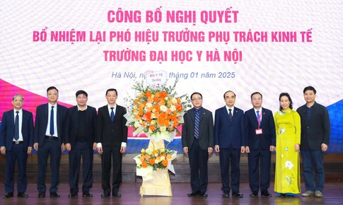 Bổ nhiệm lại chức vụ Ph&#243; Hiệu trưởng phụ tr&#225;ch kinh tế Trường Đại học Y H&#224; Nội