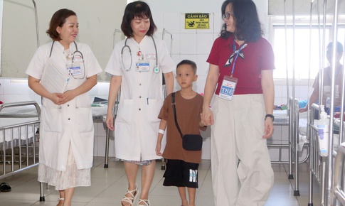 B&#233; 6 tuổi t&#237;m t&#225;i sau khi ăn ph&#244; mai, b&#225;c sĩ ph&#225;t hiện mắc bệnh hiếm gặp