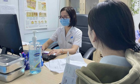 H&#224; Nội mưa lớn ngập s&#226;u, bệnh da liễu r&#236;nh rập