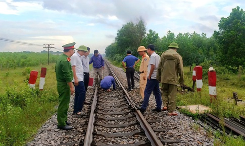 Đ&#243;ng lối đi tự mở nguy hiểm tr&#234;n tuyến đường sắt Bắc - Nam qua Quảng Trị