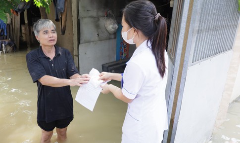 H&#224; Nội cử c&#225;c tổ c&#244;ng t&#225;c xuống v&#249;ng ngập lụt chủ động gi&#250;p d&#226;n ph&#242;ng dịch sau lũ