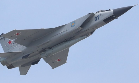 &#39;S&#225;t thủ tr&#234;n kh&#244;ng&#39; MiG-31I tung đ&#242;n t&#234;n lửa tầm xa v&#224;o Ukraine