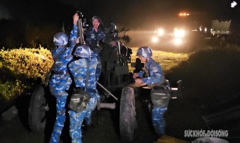 Dựng trận địa ph&#225;o trong đ&#234;m diễn tập bảo vệ bầu trời miền Bắc