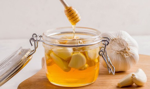 Tỏi ngâm mật ong có công dụng gì?