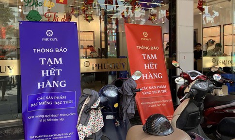 Thị trường vàng ngày 17/10: Nhiều cửa hàng tiếp tục treo biển 'hết hàng'