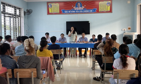 Vụ 40 học sinh nghi ngộ độc thực phẩm: Đề nghị đ&#236;nh chỉ Ph&#243; hiệu trưởng