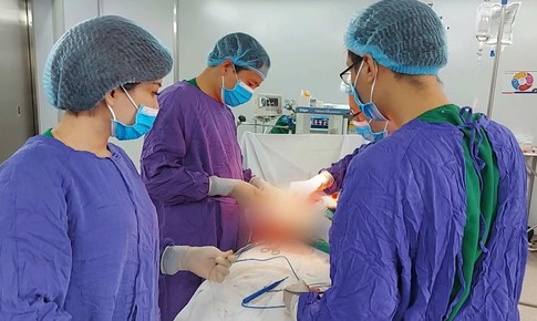 Khối u tuyến thượng thận: Khi nào cần mổ, khi nào chỉ theo dõi?