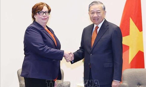 Tổng B&#237; thư T&#244; L&#226;m tiếp Chủ tịch Đảng Cộng sản Phần Lan Tiina Sandberg