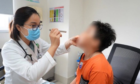 Trẻ vi&#234;m mũi xoang nghi&#234;m trọng do nh&#233;t d&#226;y thun v&#224;o mũi l&#226;u ng&#224;y