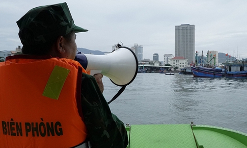 Thủ tướng y&#234;u cầu khẩn trương ph&#242;ng, tr&#225;nh, ứng ph&#243; b&#227;o số 12 v&#224; mưa lũ lớn