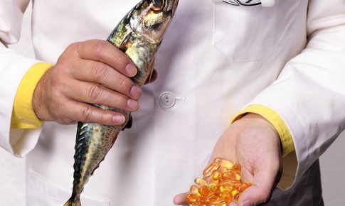 N&#234;n uống dầu c&#225; khi n&#224;o?